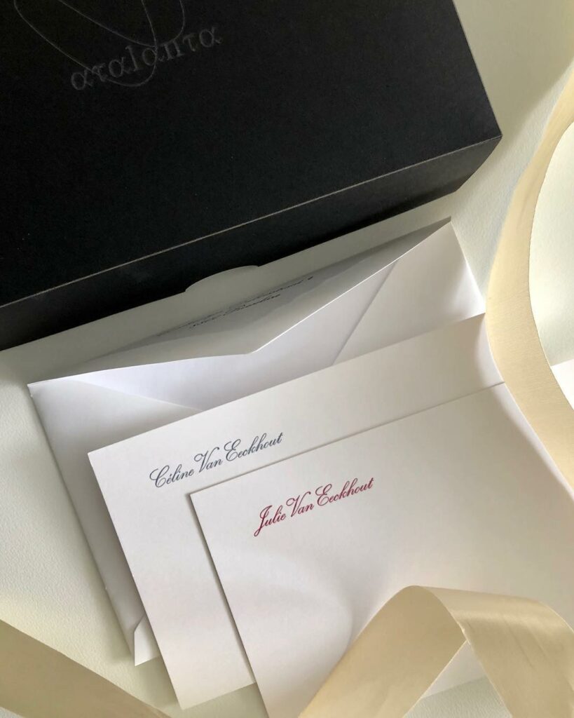 chique visitekaarten met envelop, doosje en lint